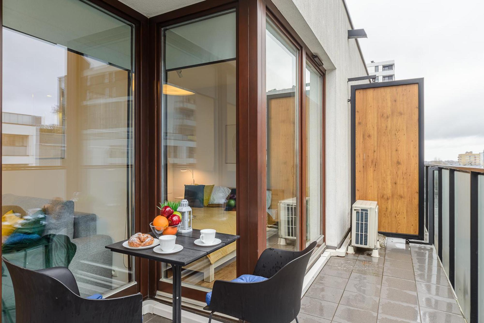 Cozy Family Apartments With Balcony Near Zlote Tarasy วอร์ซอ ห้อง รูปภาพ