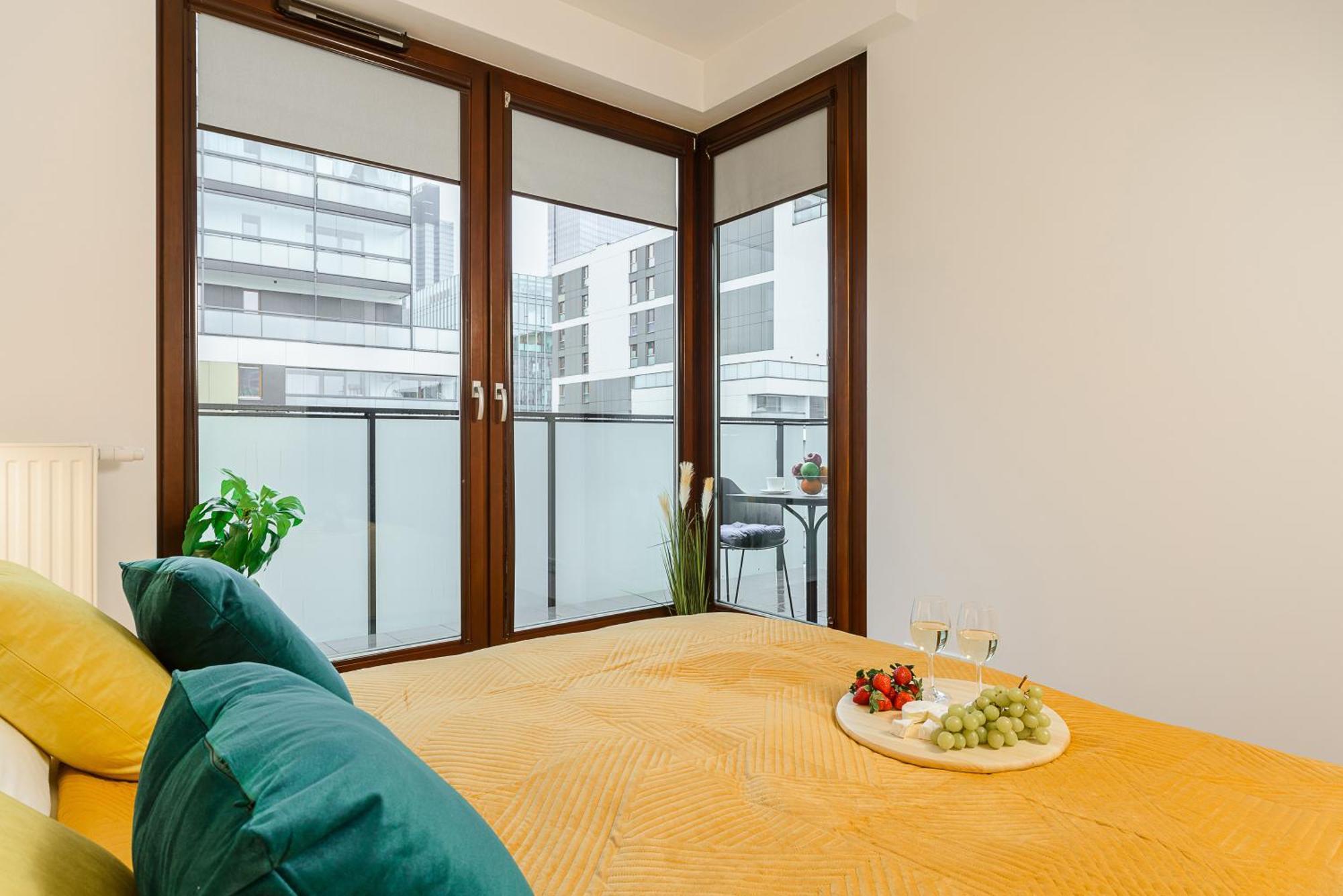 Cozy Family Apartments With Balcony Near Zlote Tarasy วอร์ซอ ภายนอก รูปภาพ