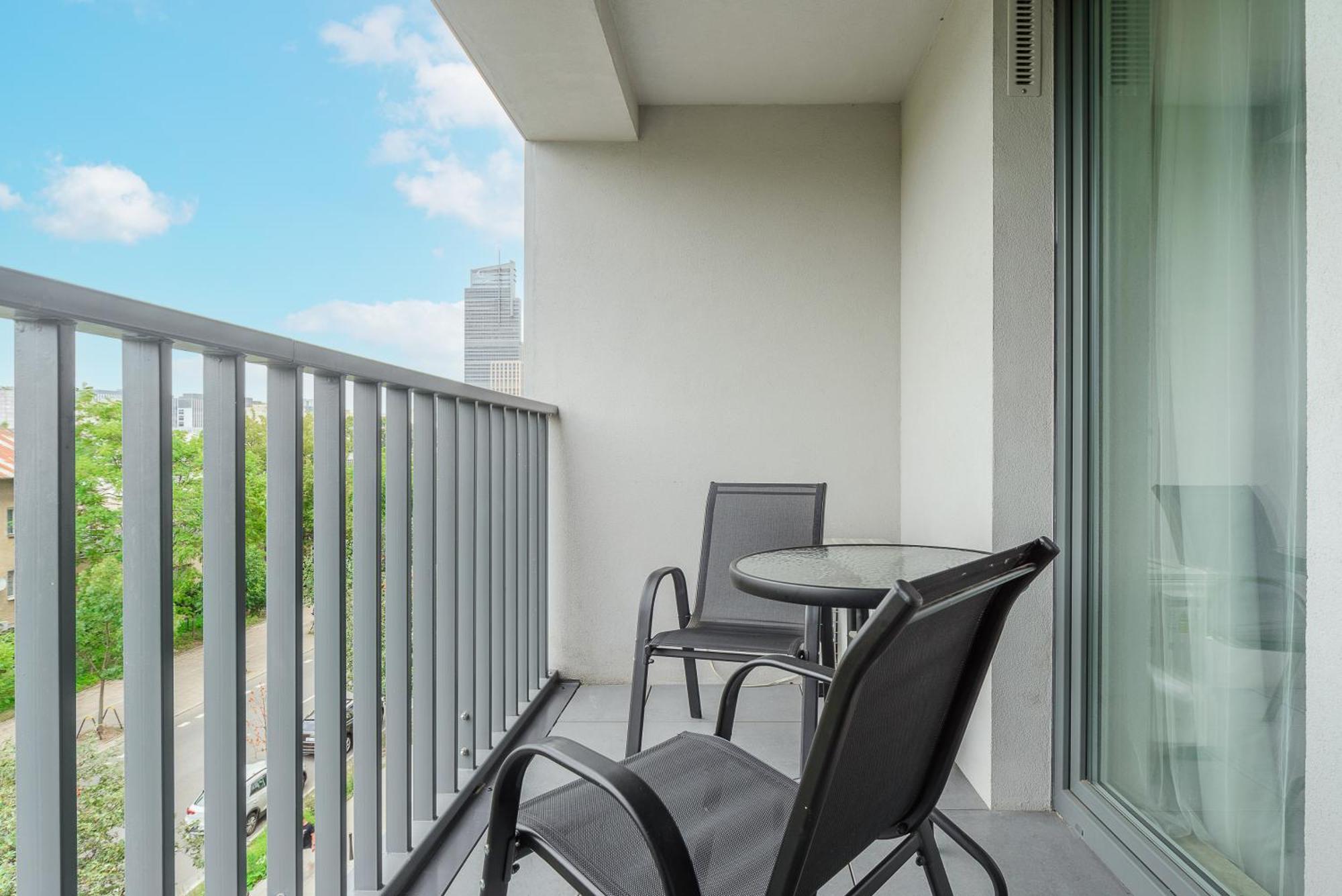 Cozy Family Apartments With Balcony Near Zlote Tarasy วอร์ซอ ห้อง รูปภาพ