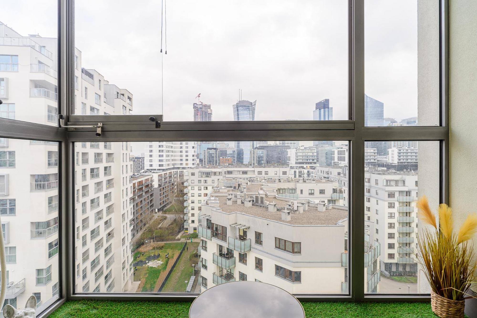 Cozy Family Apartments With Balcony Near Zlote Tarasy วอร์ซอ ภายนอก รูปภาพ